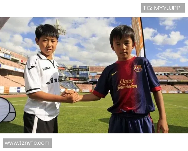 哈维西蒙斯的崛起之路:从青训天才到足坛新星的精彩历程 哈维西蒙斯的崛起之路:从青训天才到足坛新星的精彩历程